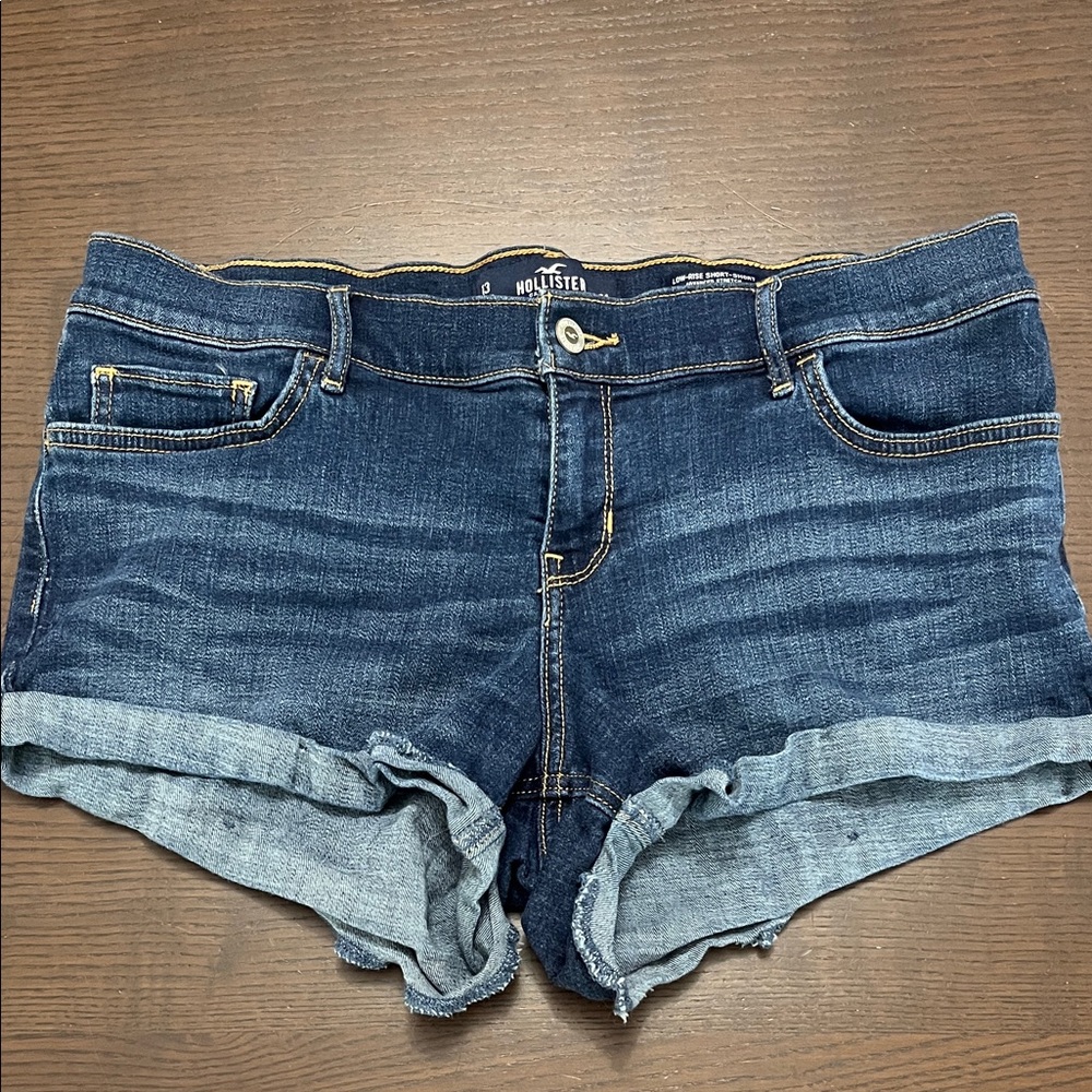 Hollister Women's Low-Rise Jean Short Advanced stretch